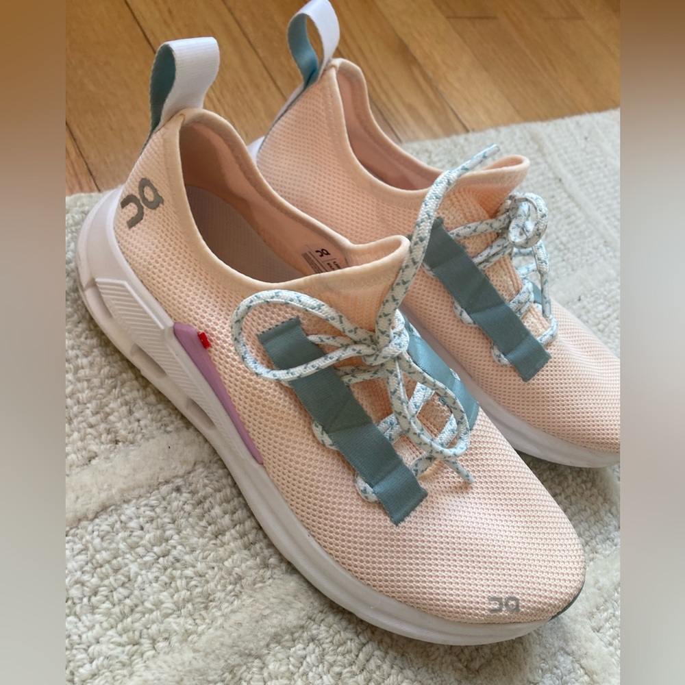 ON cloudeasy sneakers - barely worn